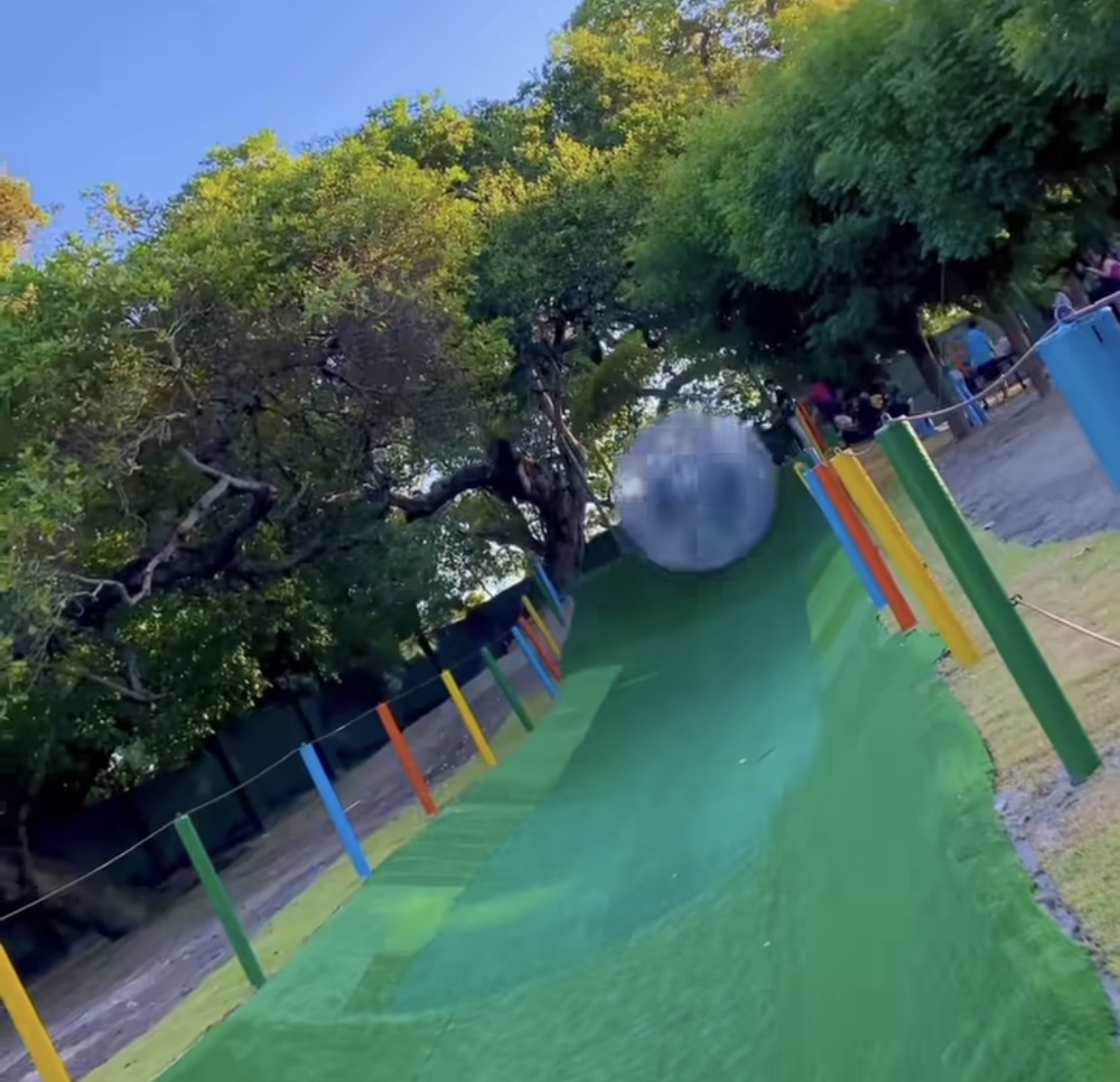 Engenhoca Parque inaugura nova atração o Zorb Ball Pirulitei