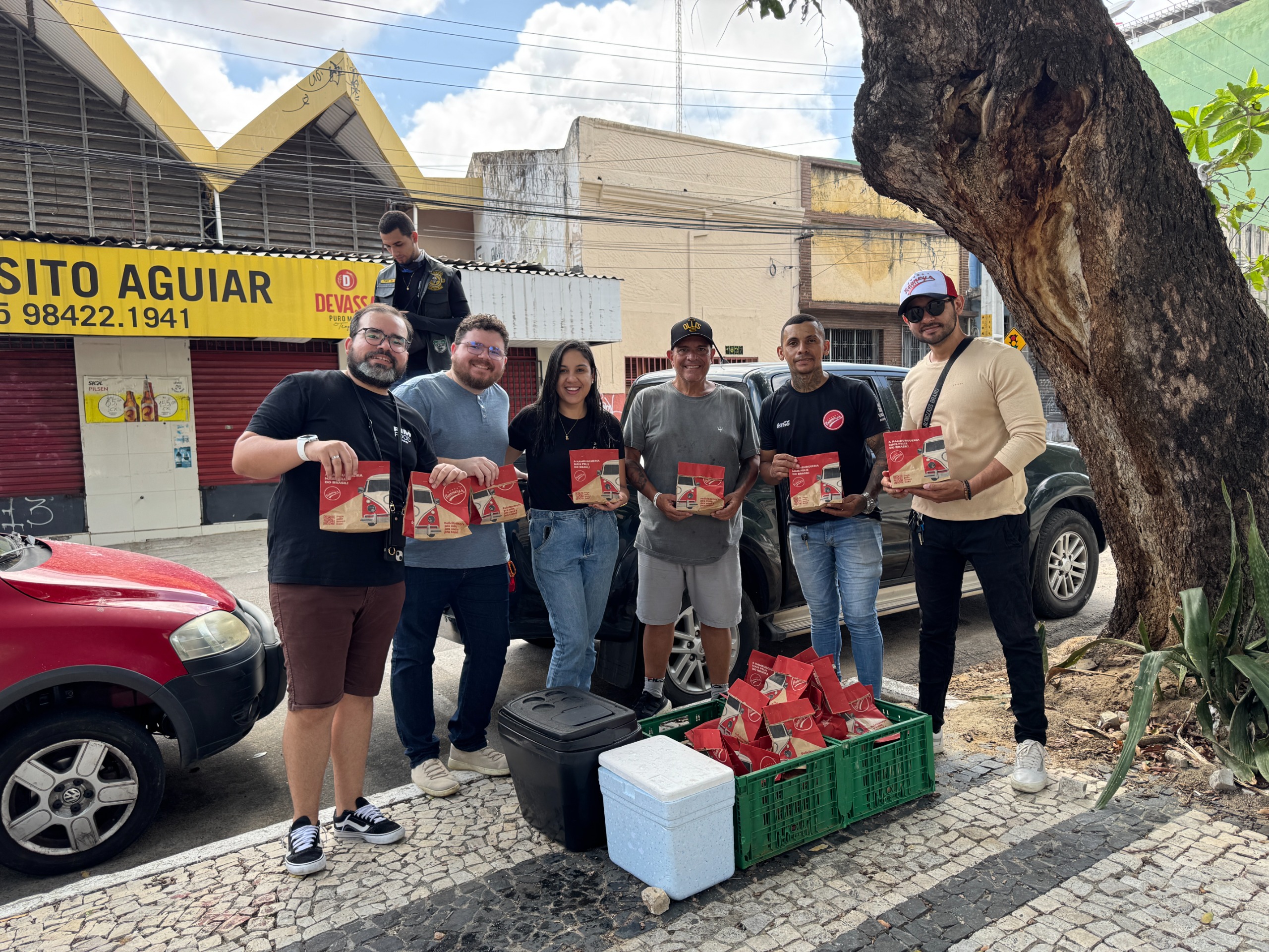 Barney’s Burger e MRSC realizam ação de Natal para moradores de rua e seus cães